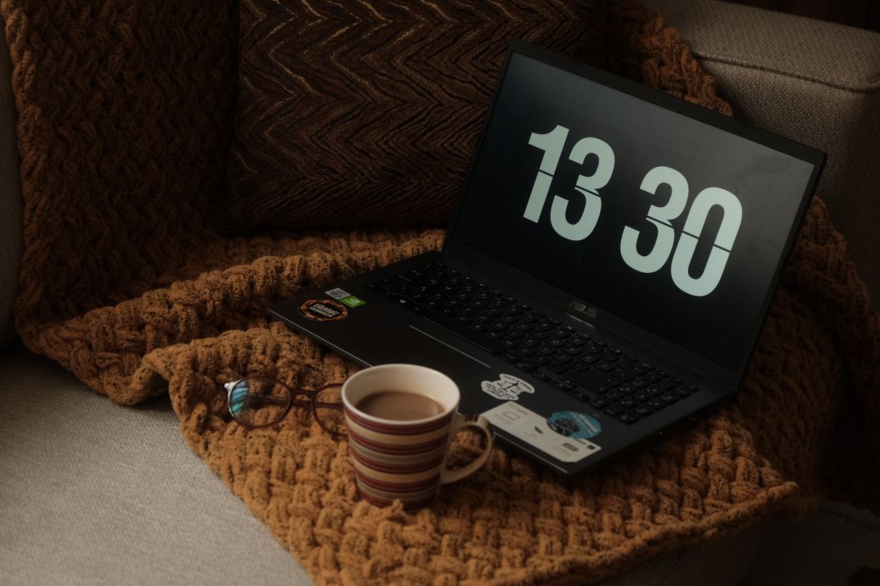 s.co.uk 4.9★ on Reviews.io · 194 verified Vivid Repairs Reviews ▾ Popular Gaming ▾ New Buying Guides ▾ Tools ▾ Troubleshooting ▾ Privacy ▾ Search ⌘K Book support ASUS Vivobook 16 Budget Laptop Review UK 2026 Home / laptop / Review UK 2026 ASUS Vivobook 16 Budget Laptop Review UK 2026 VR-LAPTOP Published 09 Jan 2026 56 verified reviews Tested by Vivid Repairs Updated 19 Jul 2026 As an Amazon Associate, we may earn from qualifying purchases. Our ranking is independent. ASUS logo TL;DR · Our verdict 7.5 / 10 Editor’s pick